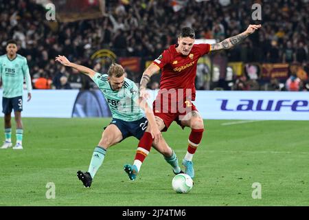 Nicolo' Zaniolo (AS Roma) Kiernan Dewsbury-Hall (Leicester City) während des Fußballspiels der UEFA Europa Conference League zwischen AS Roma und Leicester Stockfoto