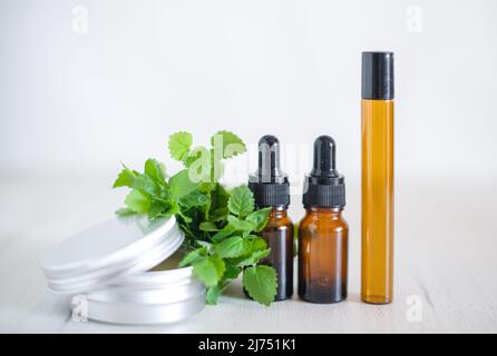 Natürliche Bio-Kosmetik und Produkte für Spa-Behandlungen und Entspannung für die Pflege von Frauen. Hautpflegeprodukte. Stockfoto