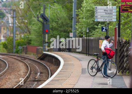 Der Bahnhof Shipley dient der Marktstadt Shipley in West Yorkshire, England. Es liegt 2+3⁄4 Meilen nördlich vom Bradford Forster Square und 10+3⁄4 Meilen nordwestlich von Leeds. Zugverbindungen sind hauptsächlich Pendlerverbindungen zwischen Leeds und Bradford, die Airedale-Linie (Leeds und Bradford nach Skipton, über Keighley) und die Wharfedale-Linie (Leeds und Bradford nach Ilkley). Es gibt auch einige Hauptlinien der London North Eastern Railway zwischen Bradford oder Skipton und London, und sie liegt auch auf der Strecke von Leeds nach Glasgow über die Settle-Carlisle Railway. Kredit: Windmill Images/Alamy Live Nachrichten Stockfoto