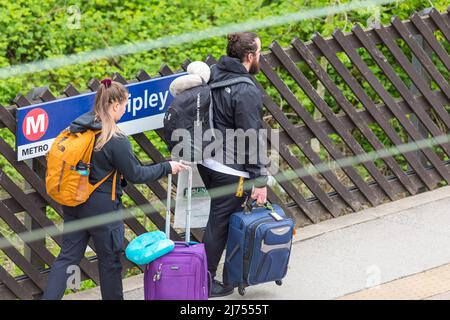 Der Bahnhof Shipley dient der Marktstadt Shipley in West Yorkshire, England. Es liegt 2+3⁄4 Meilen nördlich vom Bradford Forster Square und 10+3⁄4 Meilen nordwestlich von Leeds. Zugverbindungen sind hauptsächlich Pendlerverbindungen zwischen Leeds und Bradford, die Airedale-Linie (Leeds und Bradford nach Skipton, über Keighley) und die Wharfedale-Linie (Leeds und Bradford nach Ilkley). Es gibt auch einige Hauptlinien der London North Eastern Railway zwischen Bradford oder Skipton und London, und sie liegt auch auf der Strecke von Leeds nach Glasgow über die Settle-Carlisle Railway. Kredit: Windmill Images/Alamy Live Nachrichten Stockfoto