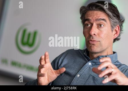 04. Mai 2022, Niedersachsen, Göttingen: Michael Meeske, Geschäftsführer des Bundesliga-Fußballvereins VfL Wolfsburg, spricht im Interview mit der Deutschen Presse-Agentur. Foto: Swen Pförtner/dpa Stockfoto