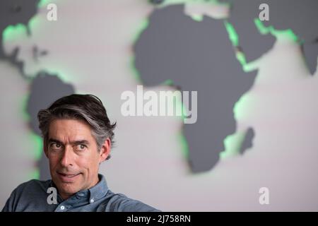 04. Mai 2022, Niedersachsen, Göttingen: Michael Meeske, Geschäftsführer des Bundesliga-Fußballvereins VfL Wolfsburg, spricht im Interview mit der Deutschen Presse-Agentur. Foto: Swen Pförtner/dpa Stockfoto