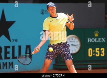 Hubert Hurkacz aus Polen beim Tennisturnier Mutua Madrid Open 2022 am 5. Mai 2022 im Caja Magica Stadion in Madrid, Spanien - Foto: Laurent Lairys/DPPI/LiveMedia Stockfoto