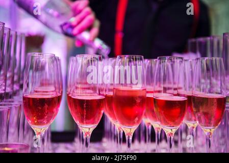 Gläser Rosé-Champagner für eine Party Stockfoto