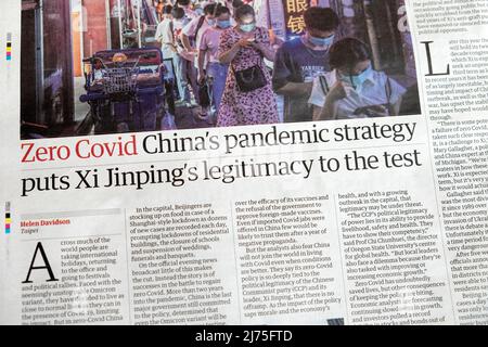 „Zero Covid Chinas Pandemiestrategie stellt Xi Jinpings Legitimität auf den Prüfstand“, titelt die Zeitung Guardian 19 Artikel Clipping 2022 London UK Stockfoto