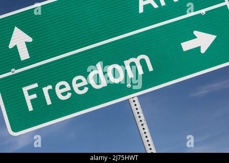 Freedom, Oklahoma - Ein Straßenschild weist auf die kleine Stadt Freedom im Westen von Oklahoma hin. Stockfoto