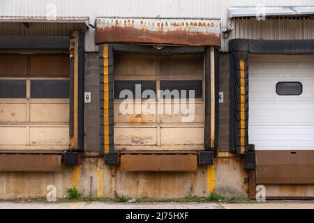 Alte Laderampe in der Stadt Midwest. Stockfoto