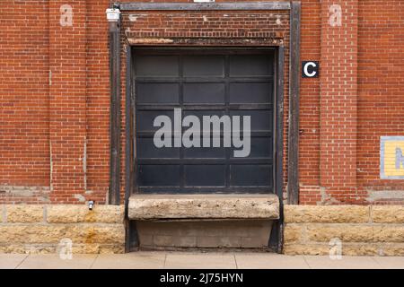 Alte Laderampe in der Stadt Midwest. Stockfoto