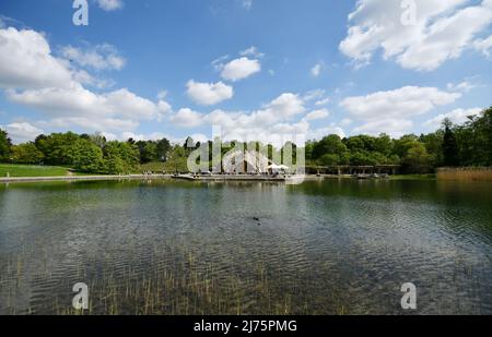 Berlin, Deutschland. 6.. Mai 2022. Das am 6. Mai 2022 aufgenommene Foto zeigt die Szenerie des Britzer Gartens in Berlin, der Hauptstadt Deutschlands. Quelle: Ren Pengfei/Xinhua/Alamy Live News Stockfoto