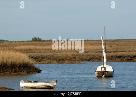 Brancaster Staithe, Norfolk, Großbritannien - 18. April 2021: Mit Blick auf die Wattflächen, norfolk Stockfoto