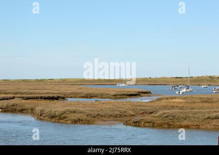 Brancaster Staithe, Norfolk, Großbritannien - 18. April 2021: Mit Blick auf die Wattflächen, norfolk Stockfoto