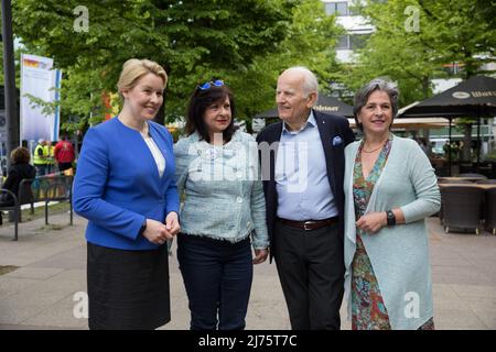 Am 6. Mai 2022 veranstaltete die Deutsch-Israelische Gesellschaft Berlin und Brandenburg in Berlin den Israel Day am Wittenbergplatz. Mehrere Redner waren eingeladen, darunter der Regierende Bürgermeister von Berlin, der Gesandte der Botschaft des Landes Israel in der Bundesrepublik Deutschland und der Vizepräsident des Landtags des Landes Brandenburg. (Foto von Michael Kuenne/PRESSCOV/Sipa USA) Stockfoto