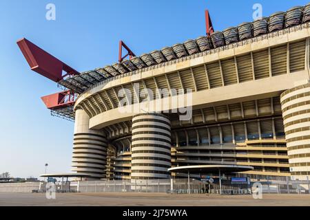 Das Fußballstadion San Siro ist das Heimstadion der Fußballvereine Inter Mailand und AC Mailand in Mailand, Italien. Stockfoto