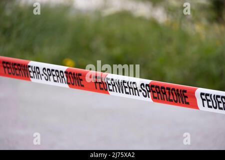 Keine Linie von Feuerwehrleuten kreuzen, Stockfoto