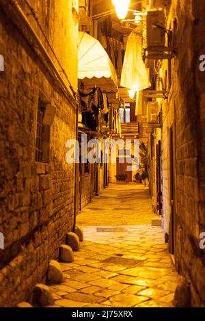 Altstadt von Bari Italien bei Nacht, Stockfoto