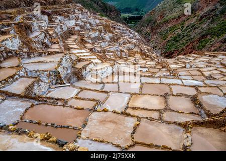 Die Salineras De Maras (Maras-Salzpfannen) Cusco Region, Peru. Stockfoto