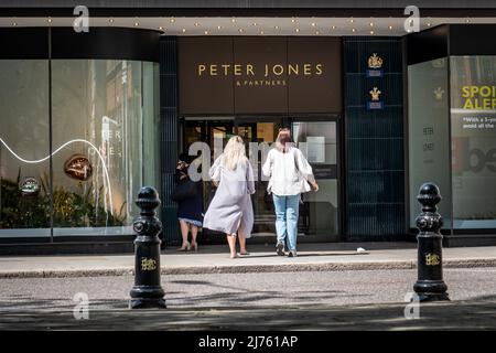 London Mai 2022: Peter Jones Kaufhaus am Sloane Square, Chelsea, London. Stockfoto