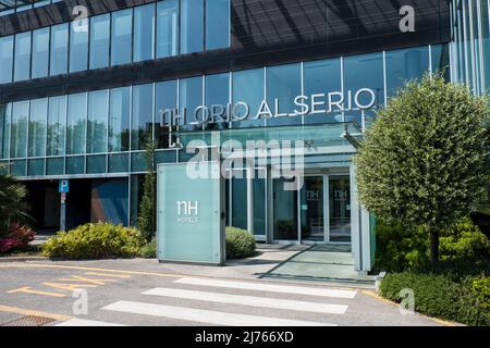 Bergamo, Italien - 04.29.2022 - Hotel NH Orio al Serio neben dem Flughafen Mailand Bergamo. NH Hotels Group. Stockfoto