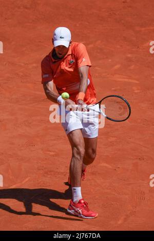 Novak Djokovic aus Serbien spielt in ihrem Viertelfinalspiel gegen den Polen Hubert Hurkacz am 9. Tag der Mutua Madrid Open im La Caja Magica in Madrid. Novak Djokovic schlägt Hubert Hurkacz (6-3,6-4) (Foto: Atilano Garcia / SOPA Images/Sipa USA) Stockfoto