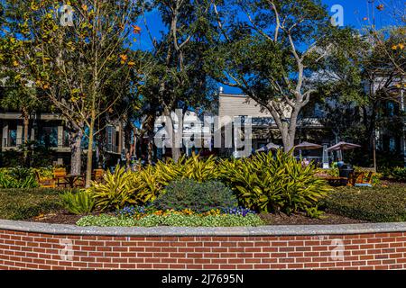 Geschäfte und Restaurants im Henry C. Chambers Waterfront Park, Beaufort, South Carolina, USA Stockfoto