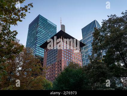 Deutschland, Hessen, Rhein-Main-Gebiet, Frankfurt am Main, Bankenviertel, Hochhäuser an der Taunusanlage Stockfoto