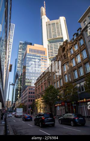 Deutschland, Hessen, Rhein-Main-Gebiet, Frankfurt am Main, Neue Mainzer Straße, Bankenviertel, Stadtzentrum tagsüber, Commerzbank Tower, Wolkenkratzer, Skyline Stockfoto