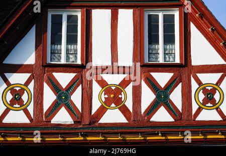 Europa, Deutschland, Hessen, Stadt Herborn, historische Altstadt, Fachwerkdetails „St. Andrew's Cross' auf dem Marktplatz Stockfoto