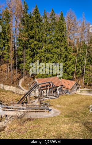 Deutschland, Bayern, Oberbayern, Kochelsee-Region, Großweil, Glentleiten Freilichtmuseum, Wetzsteinmacherei, Unterammergau Stockfoto