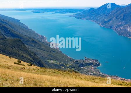 Blick vom Monte Baldo auf den Gardasee, Malcesine, Gardasee, Italien, Europa Stockfoto