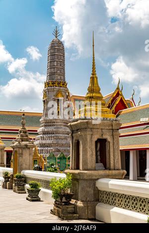 Phra Mahat Sthupa, Phra Prang, Turm, Tempelkomplex Wat Pho, Tempel des sich rückenden Buddha, Bangkok, Thailand, Asien Stockfoto