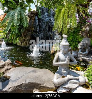 Miniaturberge mit Steinfiguren und Zierpflanzen, Khao Mor, Tempelkomplex Wat Pho, Tempel des liegenden Buddha, Bangkok, Thailand, Asien Stockfoto