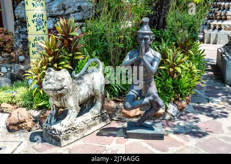 Miniaturberge mit Steinfiguren und Zierpflanzen, Khao Mor, Tempelkomplex Wat Pho, Tempel des liegenden Buddha, Bangkok, Thailand, Asien Stockfoto