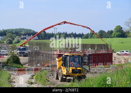 Zement wird beim Bau der Straßenbrücke beim Bau der neuen Ost-leeds-Bahnstraße yorkshire united Kingdom geliefert Stockfoto