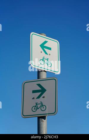 Deutschland, Bayern, Oberbayern, Landkreis Altötting, Radweg, Wegweiser, Informationsschild Stockfoto