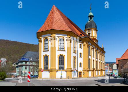 Deutschland, Suhl, die lutherische Kreuzkirche wurde von 1731 bis 1739 erbaut. Die Fassade des sechsachsigen Kirchenschiffs ist durch zweigeschossige Rundbogenfenster und Pilaster geteilt. Stockfoto