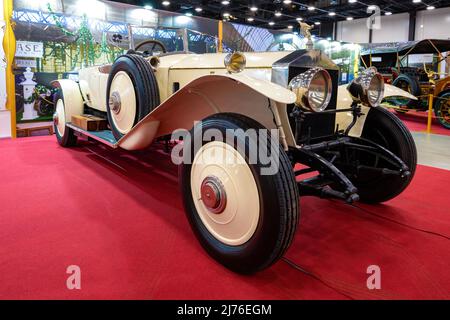SANKT PETERSBURG, RUSSLAND - 23. APRIL 2022: Englischer Vintage Rolls-Royce aus der Garage des russischen Imperators von Nikolaus II. In der Oldtimer Gallery Stockfoto