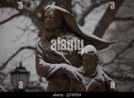 NEW YORK, NY – 1. Februar 2021: Das Mother Cabrini Memorial zu Ehren von Maria Francesca Xavier Cabrini wird im Winter in Battery Park City gesehen Stockfoto