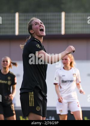 Sydney Lohmann (12 FC Bayern München) nach einer verpassten Gelegenheit beim Bundesliga-Spiel der Frauen zwischen Bayer 04 Leverkusen und dem FC Bayern München im Ulrich Haberland-Stadion in Leverkusen Tatjana Herzberg/SPP Stockfoto