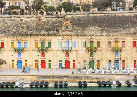 Umgebaute Hafenlager aus dem 18.. Jahrhundert an der Valletta Waterfront, Valletta (Il-Belt Valletta), Republik Malta Stockfoto