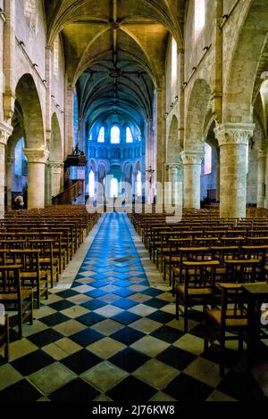 Innenraum der Kirche Notre Dame in Beaugency Stockfoto