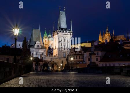 Karlsbrücke, Kleinstädter Brückenturm, Nikolaikirche, Prager Burg, Prag, Tschechische Republik Stockfoto