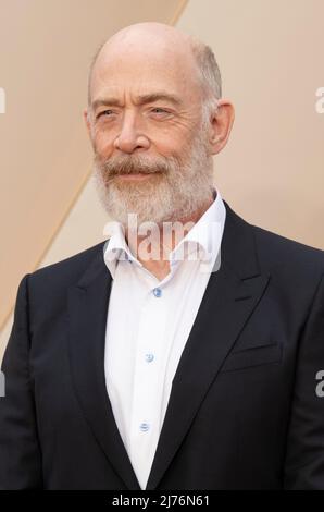 JK Simmons nimmt an der Weltpremiere von „Downtown Abbey: A New Era“ am 25. April 2022 auf dem Cineworld Leicester Square in London, England, Teil. Stockfoto