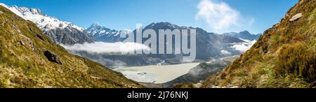 Wolkiger Blick auf das Tal des Mount Cook National Park von der Mueller Hut Route, Südinsel Neuseelands Stockfoto