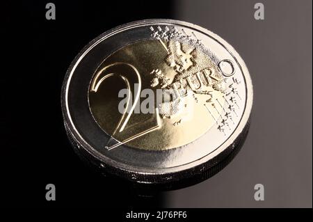 Europäische Union, 2-Euro-Bimetallmünze, gemeinsames Gesichtsmuster, europäische Währungsmünze Stockfoto