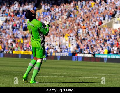 August 2012 - Premier League Football - Reading FC vs Stoke City. Adam Federici von Reading feiert Reading's Ziel (1-1). Fotograf: Paul Roberts/Pathos. Stockfoto