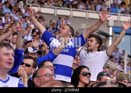 August 2012 - Premier League Football - Reading FC vs Stoke City. Lesefans feiern. Fotograf: Paul Roberts/Pathos. Stockfoto