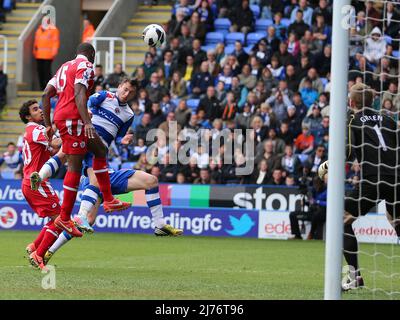 28. April 2013 - Fußball - Barclays Premier League Fußball - Reading FC vs Queens Park Rangers - Adam LeFondre steht kurz vor Reading - Fotograf: Paul Roberts / Pathos. Stockfoto