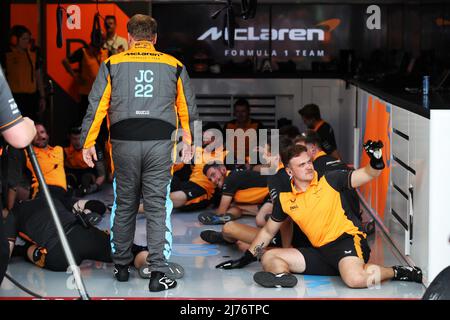 Miami, USA. 06.. Mai 2022. James Corden (GBR) Schauspieler mit McLaren. Miami Grand Prix, Freitag, 6.. Mai 2022. Miami International Autodrome, Miami, Florida, USA. Quelle: James Moy/Alamy Live News Stockfoto