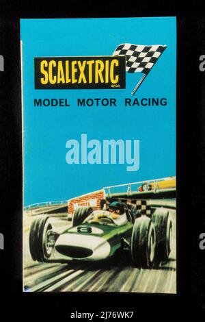 Ein Scalextrix Model Motor Racing Faltblatt mit einem Kit verfügbar, ein Stück Nachbildung von Erinnerungsstücken aus den 1960er Jahren. Stockfoto