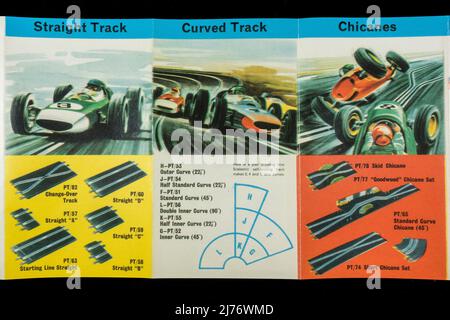 Ein Scalextrix Model Motor Racing Faltblatt mit einem Kit verfügbar, ein Stück Nachbildung von Erinnerungsstücken aus den 1960er Jahren. Stockfoto